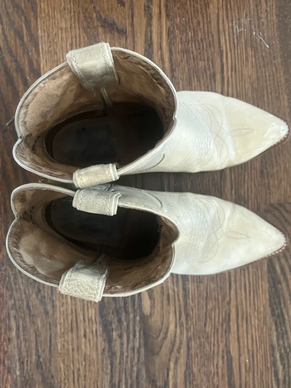 Frye Billy Short Pull-On in unique cream color - Picture 8 of 8